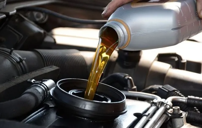 The Automotive Passenger Cars Engine Oil Market reached USD 32B in 2022 and is expected to expand at a 5.9% CAGR from 2024 to 2028.